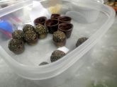Brigadeiro na forminha de chocolate.
